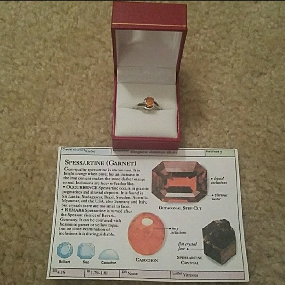 Beautiful Garnet Ring - Picture 2 of 2